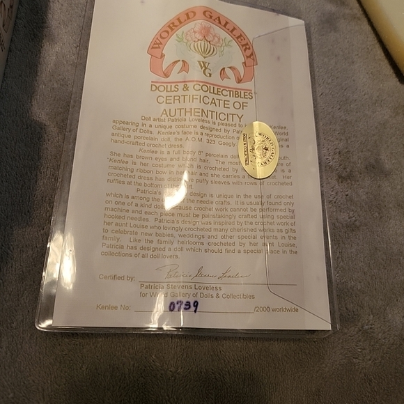 World Gallery Kenlee porcelain numbered doll - Picture 9 of 12